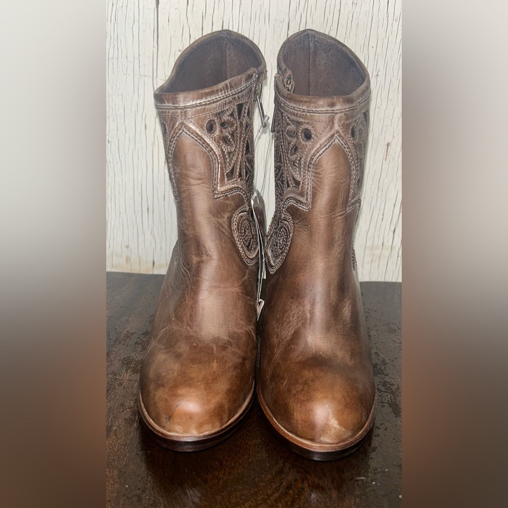 Corral Women's Urban Line Tan Ankle Booties-NWT - Picture 3 of 9
